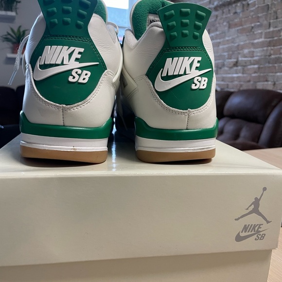 Nike SB x Air Jordan 4 Pine Green 🔥 (rare find) - Picture 3 of 10